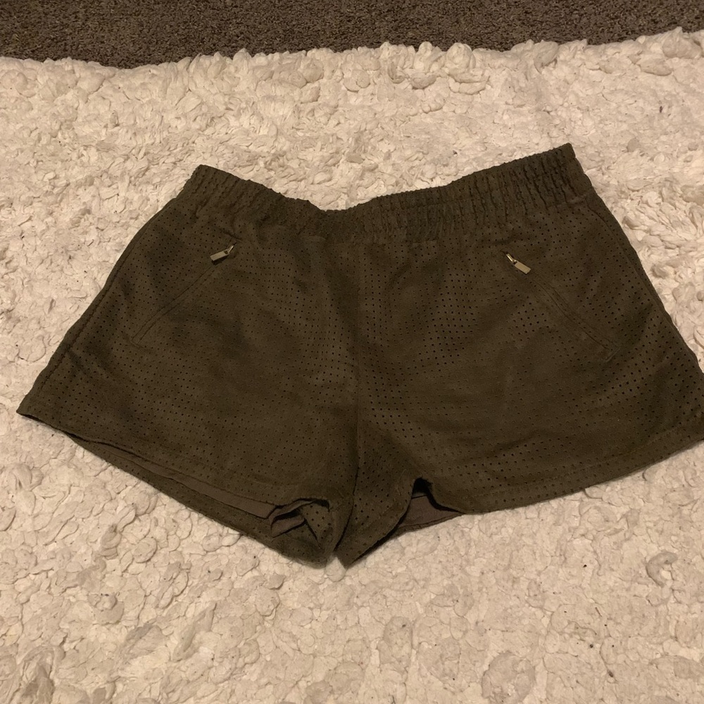 Womens Forever 21 Olive Army Green Faux Suede Shorts Zipper Pockets Stretch Band